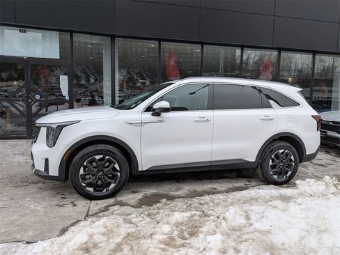 Certified 2025 Kia Sorento S image 12