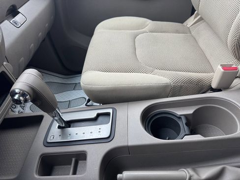 Used 2009 Nissan Frontier SE w/ SE Value Truck Pkg image 28