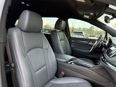 Used 2022 Buick Enclave Premium image 17