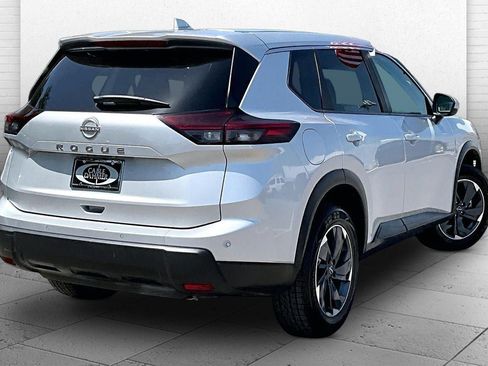 Used 2025 Nissan Rogue SV FWD image 12