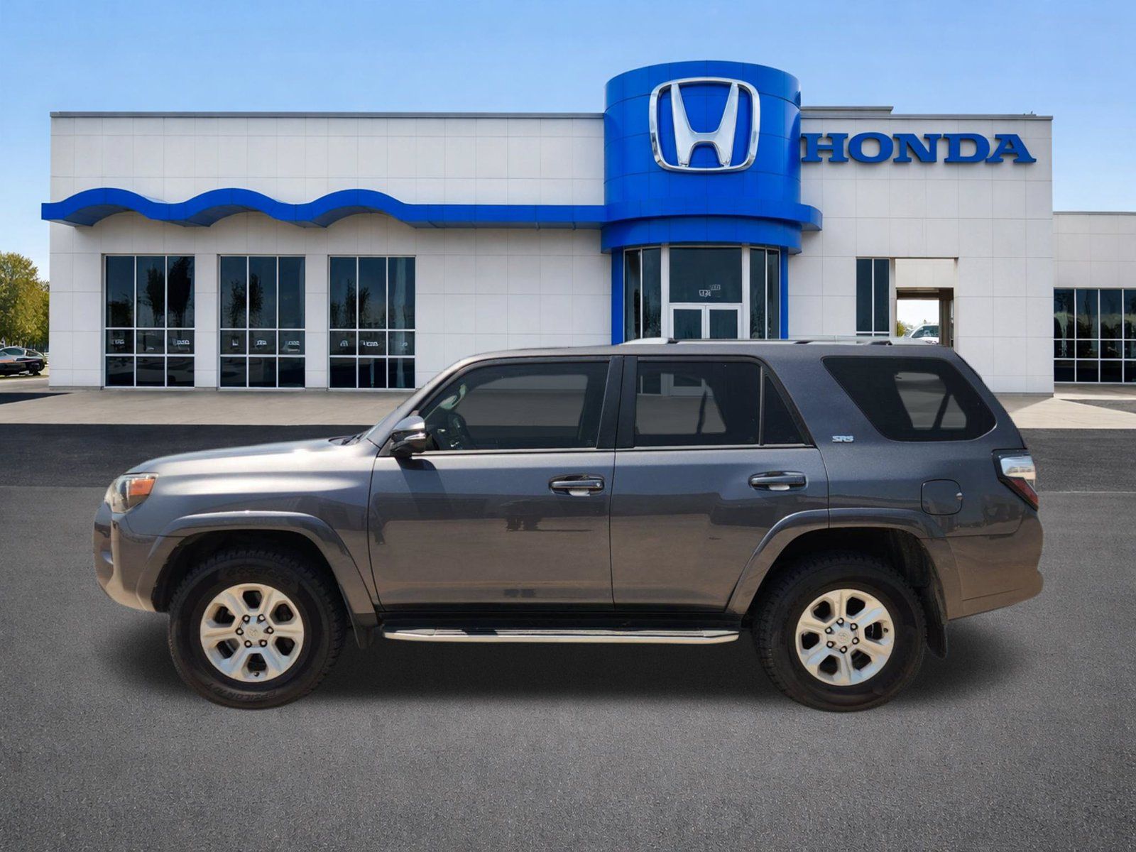 Used 2018 Toyota 4Runner SR5 Premium AWD/4WD image 3