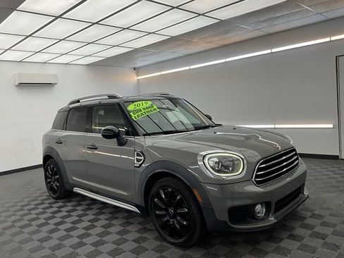 Used 2019 MINI Cooper Countryman w/ Premium Package image 3