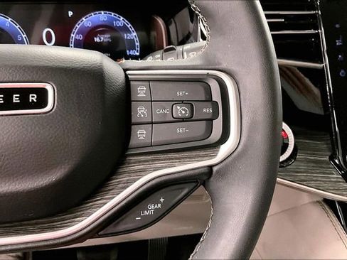 Used 2022 Jeep Wagoneer Series III w/ Rear Seat Video Group 1 AWD/4WD image 25