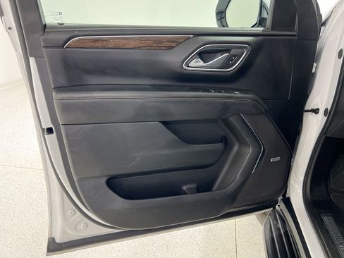 Used 2024 Chevrolet Suburban Premier RWD image 20