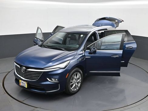 Used 2023 Buick Enclave Premium w/ Experience Buick Package FWD image 31