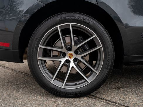Certified 2025 Porsche Macan image 14