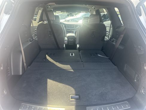 Used 2024 Buick Enclave Essence AWD/4WD image 11