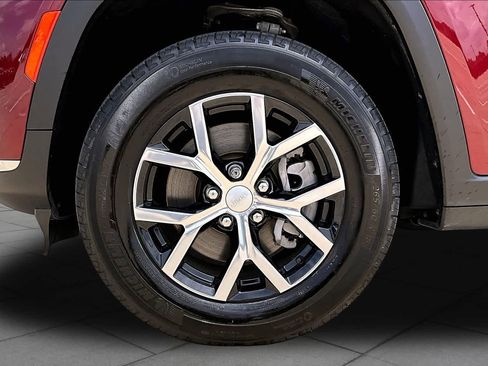 Used 2024 Jeep Grand Cherokee L Limited RWD image 11