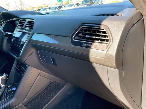 Used 2024 Volkswagen Tiguan SE R-Line w/ MDO Package, Three-Row image 17