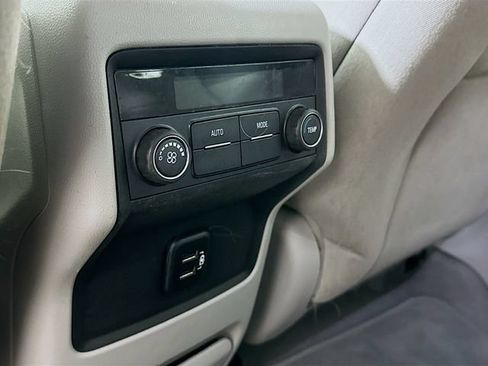Used 2017 GMC Acadia SLE FWD image 28