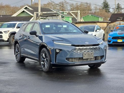 New 2025 Toyota Crown Signia image 2