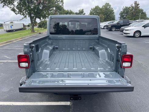 New 2025 Jeep Gladiator Sport image 30
