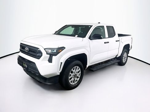 Used 2025 Toyota Tacoma SR image 3