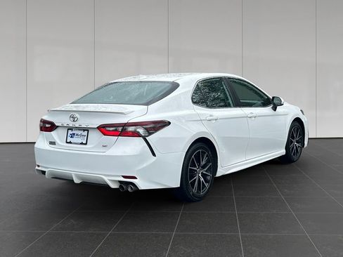 Used 2023 Toyota Camry SE FWD image 5