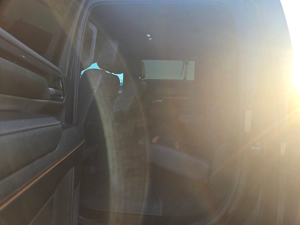 Used 2024 GMC Sierra 2500 AT4 w/ AT4 Premium Plus Package AWD/4WD image 8