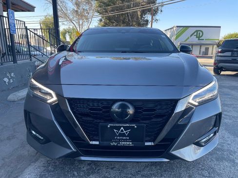 Used 2022 Nissan Sentra SR w/ SR Premium Package FWD image 2