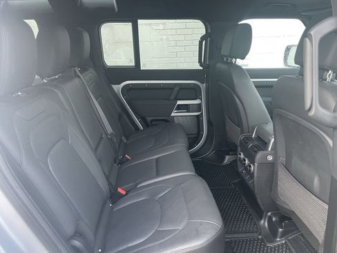 Used 2023 Land Rover Defender 110 S image 31