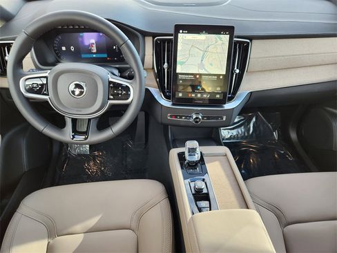 New 2026 Volvo XC90 B6 Plus w/ Protection Package Premier image 2