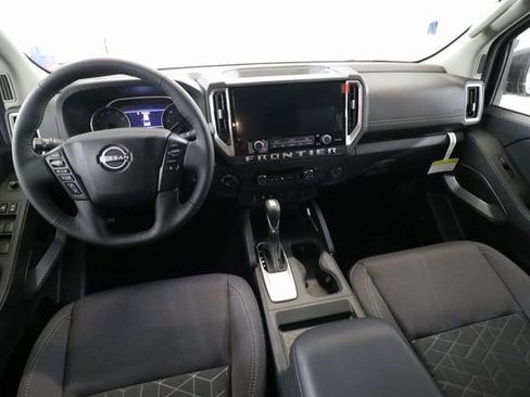 New 2025 Nissan Frontier SV w/ SV Convenience Package image 3