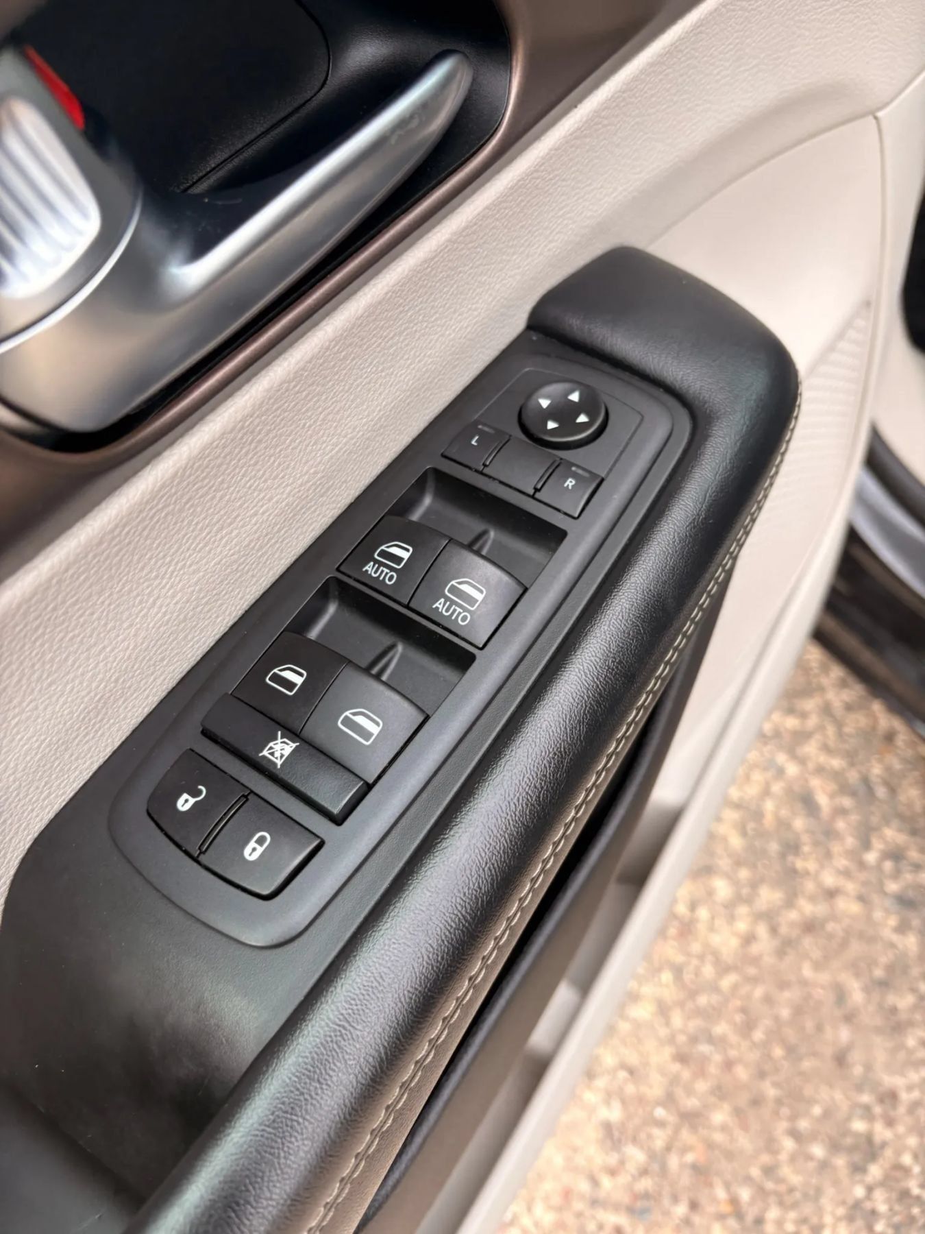 Used 2020 Chrysler Voyager LX w/ Cold Weather Group FWD image 16