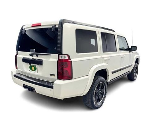Used 2007 Jeep Commander Sport image 2