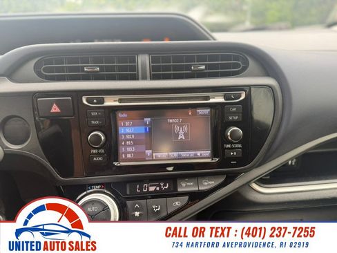 Used 2015 Toyota Prius C Two w/ Preferred Accessory Package FWD image 10