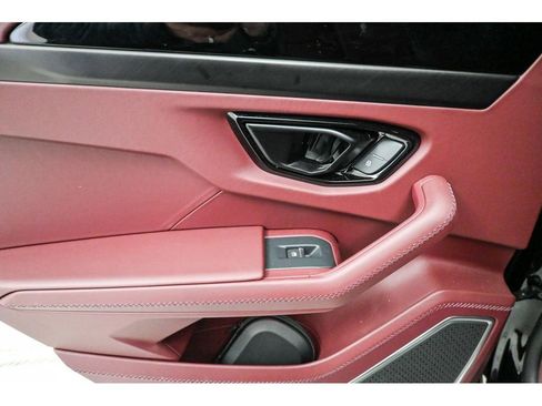 Used 2025 Lamborghini Urus SE image 41