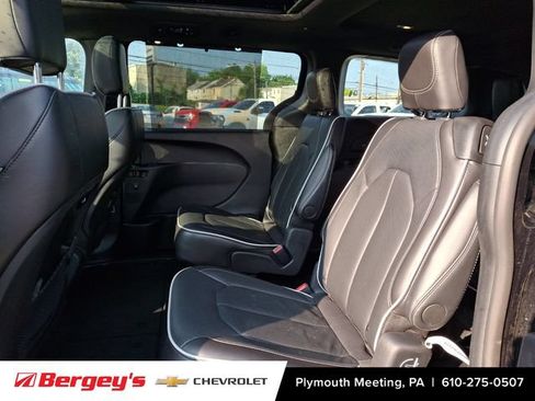 Used 2026 Chrysler Pacifica Limited w/ S Appearance Package FWD image 14