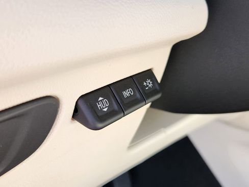 Used 2023 Buick Envision Avenir AWD/4WD image 29