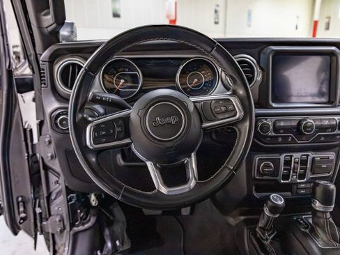 Used 2019 Jeep Wrangler Unlimited Sahara AWD/4WD image 10