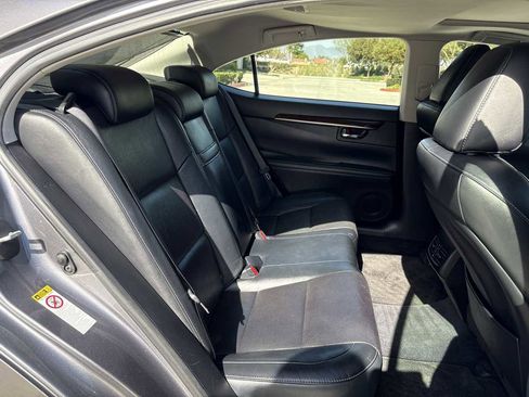 Used 2013 Lexus ES 350 w/ Luxury Pkg image 16