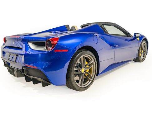 Used 2019 Ferrari 488 Spider RWD image 19