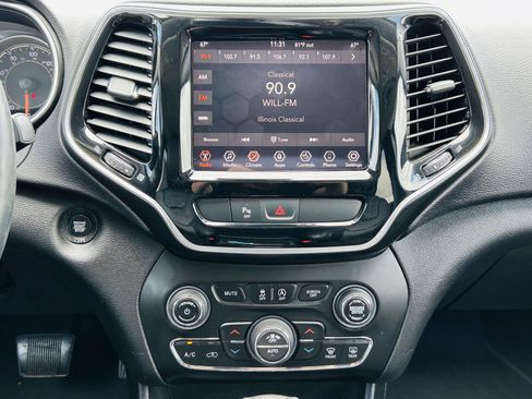 Used 2019 Jeep Cherokee Limited AWD/4WD image 18
