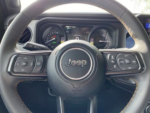 Used 2024 Jeep Wrangler Unlimited AWD/4WD image 20