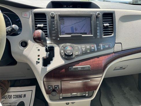Used 2011 Toyota Sienna Limited w/ Premium Pkg AWD/4WD image 25