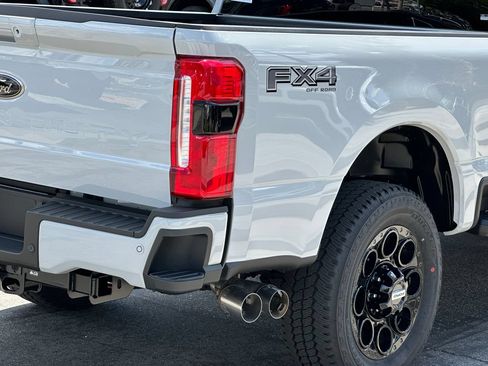 New 2026 Ford F250 Lariat w/ Black Appearance Package AWD/4WD image 8