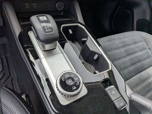 New 2025 Mitsubishi Outlander SE image 20