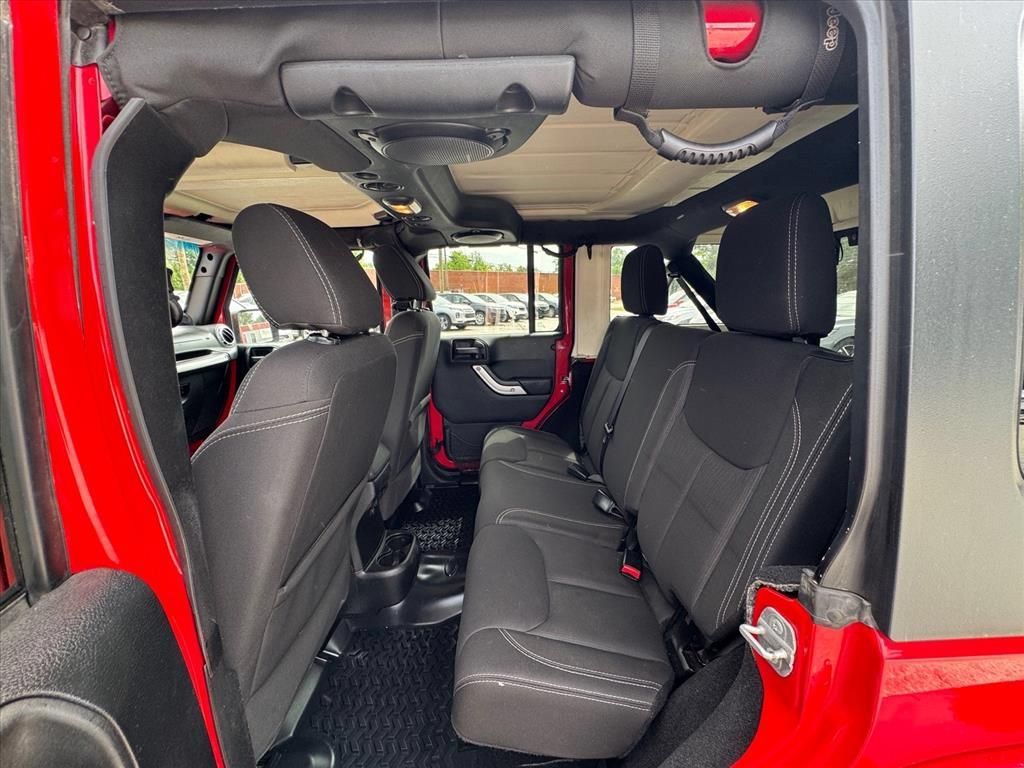 Used 2014 Jeep Wrangler Unlimited Sahara w/ Connectivity Group AWD/4WD image 12