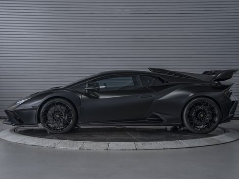 Used 2024 Lamborghini Huracan STO RWD image 2