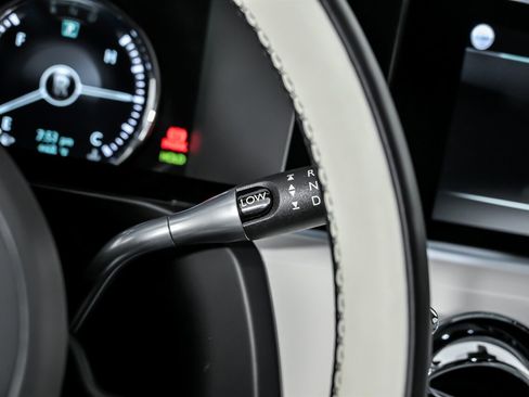 Used 2023 Rolls-Royce Ghost image 32