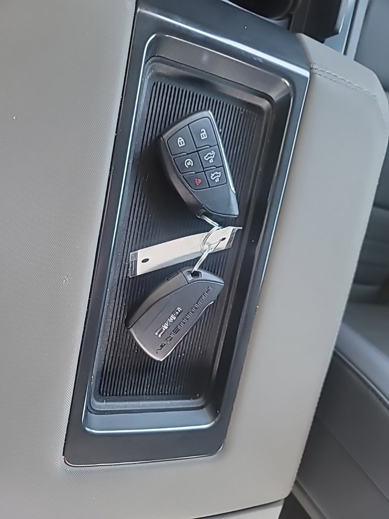 Used 2025 GMC Hummer EV 2X w/ LPO, Sport Package AWD/4WD image 28