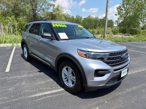 Used 2021 Ford Explorer XLT w/ Class III Trailer Tow Package AWD/4WD image 8