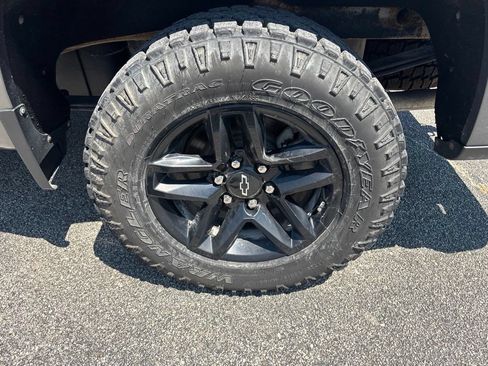 Used 2020 Chevrolet Silverado 1500 LT Trail Boss AWD/4WD image 16
