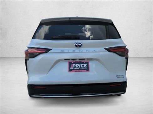 Used 2024 Toyota Sienna Limited image 8