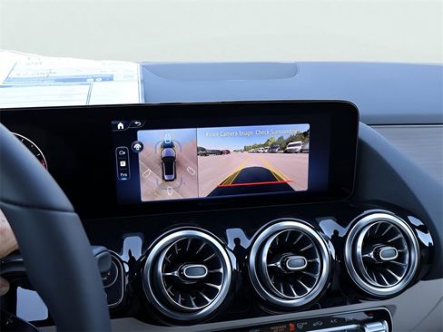 New 2026 Mercedes-Benz GLA 250 4MATIC image 25