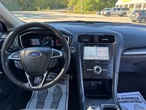 Used 2017 Ford Fusion Energi Titanium FWD image 21