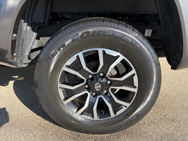 Used 2022 Toyota Tacoma TRD Sport AWD/4WD image 41