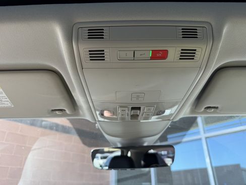 Used 2022 Volkswagen Taos SEL w/ Panoramic Sunroof Package image 26