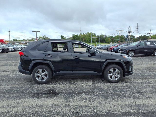 Used 2025 Toyota RAV4 XLE AWD/4WD image 3