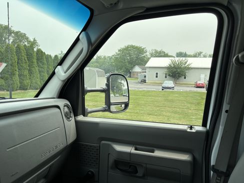 Used 2024 Ford E-350 and Econoline 350 Super Duty RWD image 18
